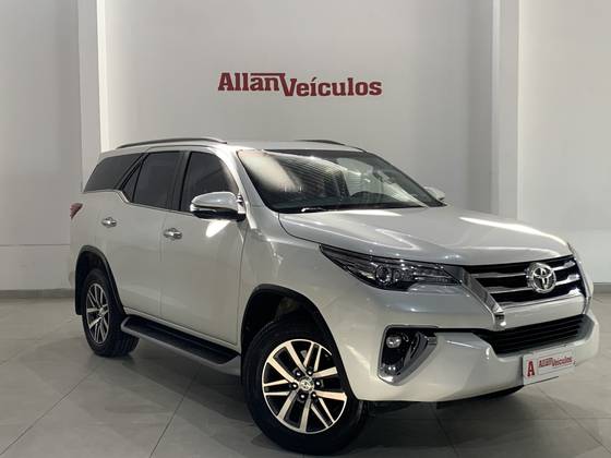 TOYOTA HILUX SW4 2.8 SRX 4X4 16V TURBO INTERCOOLER DIESEL 4P AUTOMÁTICO TOYOTA HILUX SW4 2.8 SRX 4X4 16V TURBO INTERCOOLER DIESEL 4P AUTOMÁTICO